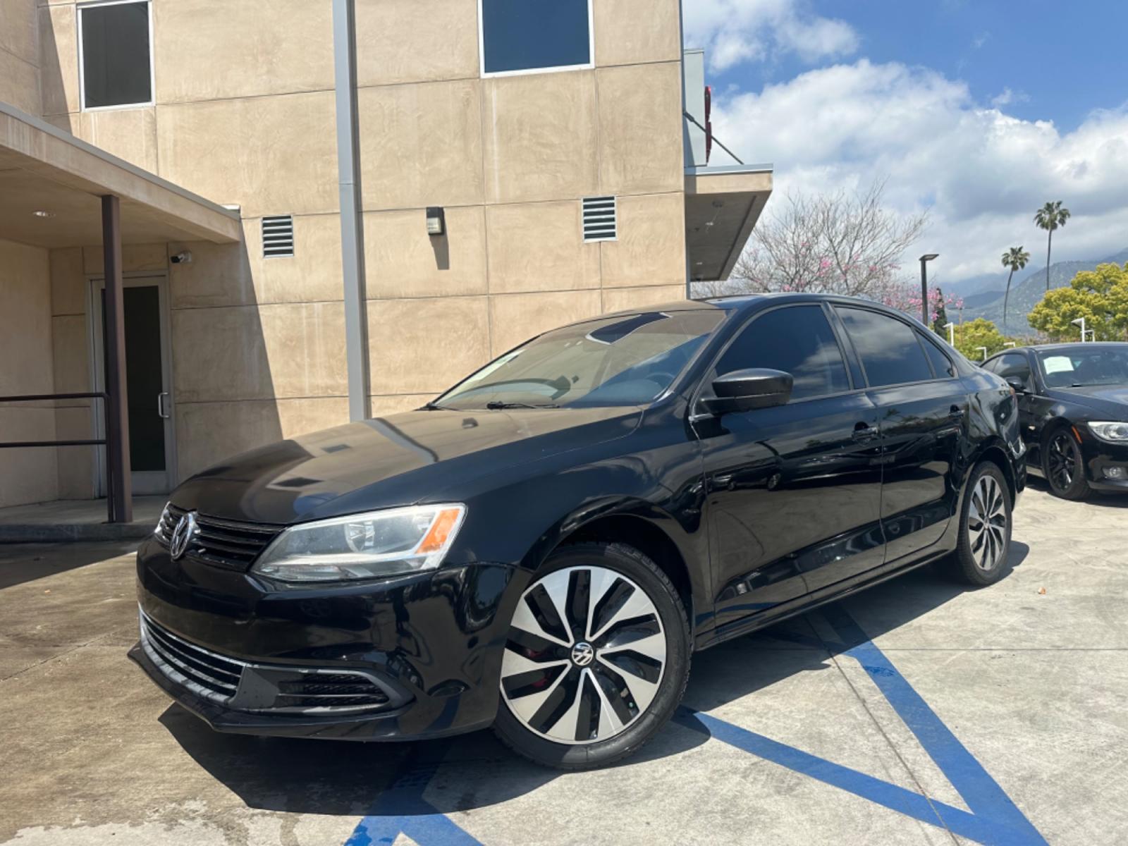 2015 Black /Black Volkswagen Jetta SE 5M (3VWD17AJ4FM) with an 1.8L L4 DOHC 20V engine, Automatic transmission, located at 30 S. Berkeley Avenue, Pasadena, CA, 91107, (626) 248-7567, 34.145447, -118.109398 - Black on Black! Premium Wheels! The 2015 Volkswagen Jetta SE encapsulates the ideal blend of contemporary design, advanced features, and the reliable performance Volkswagen is renowned for. Its sleek contours and sophisticated aesthetics reflect urban sensibilities, making it perfect for city drive - Photo #0